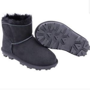 Kirkland Signature Kids Genuine sheepskin Shearling Boots  Nwt